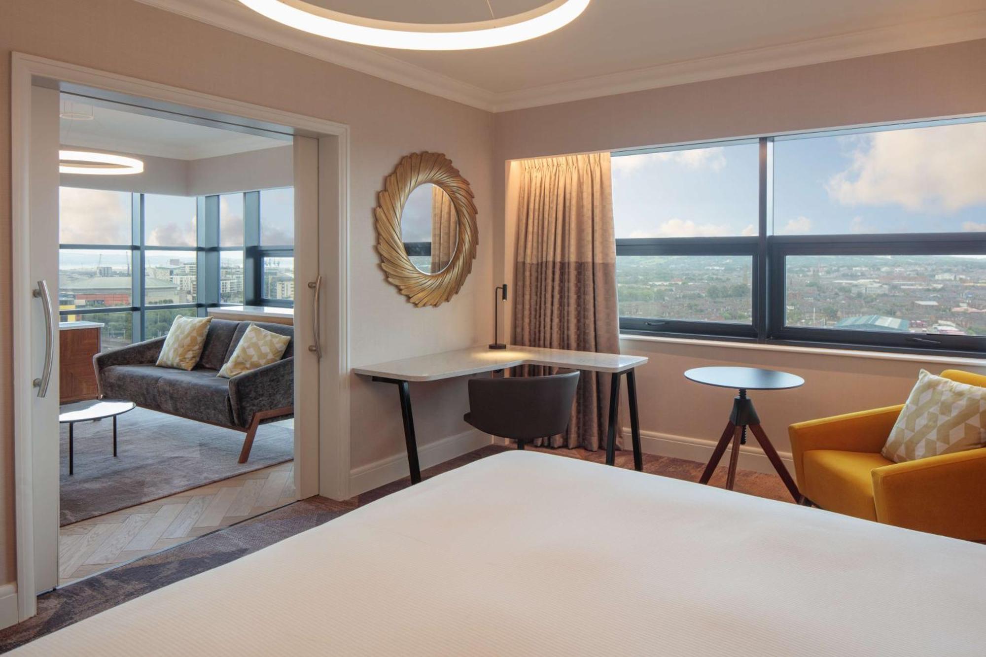 فندق هيلتون بيلفاست بلفاست المظهر الخارجي الصورة A suite at the hotel