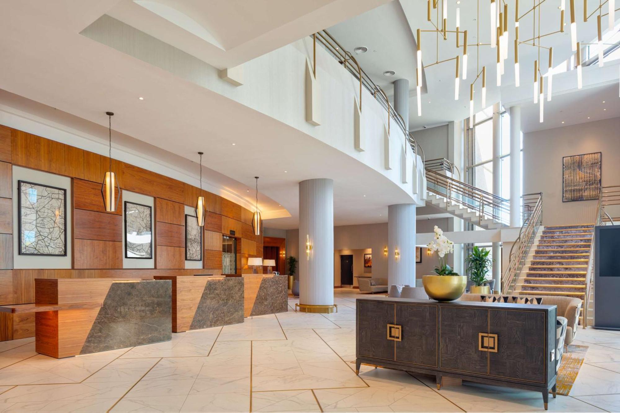 فندق هيلتون بيلفاست بلفاست المظهر الخارجي الصورة The lobby of the hotel