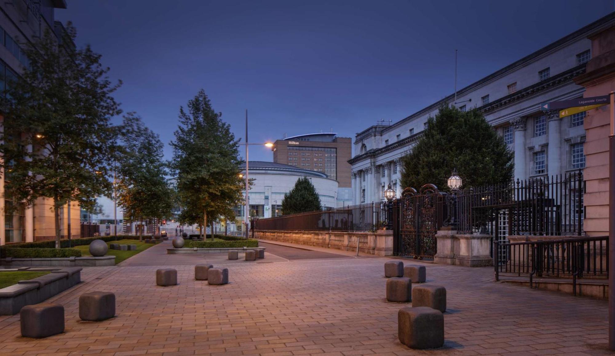 فندق هيلتون بيلفاست بلفاست المظهر الخارجي الصورة The main entrance to the UCL campus on Gower Street